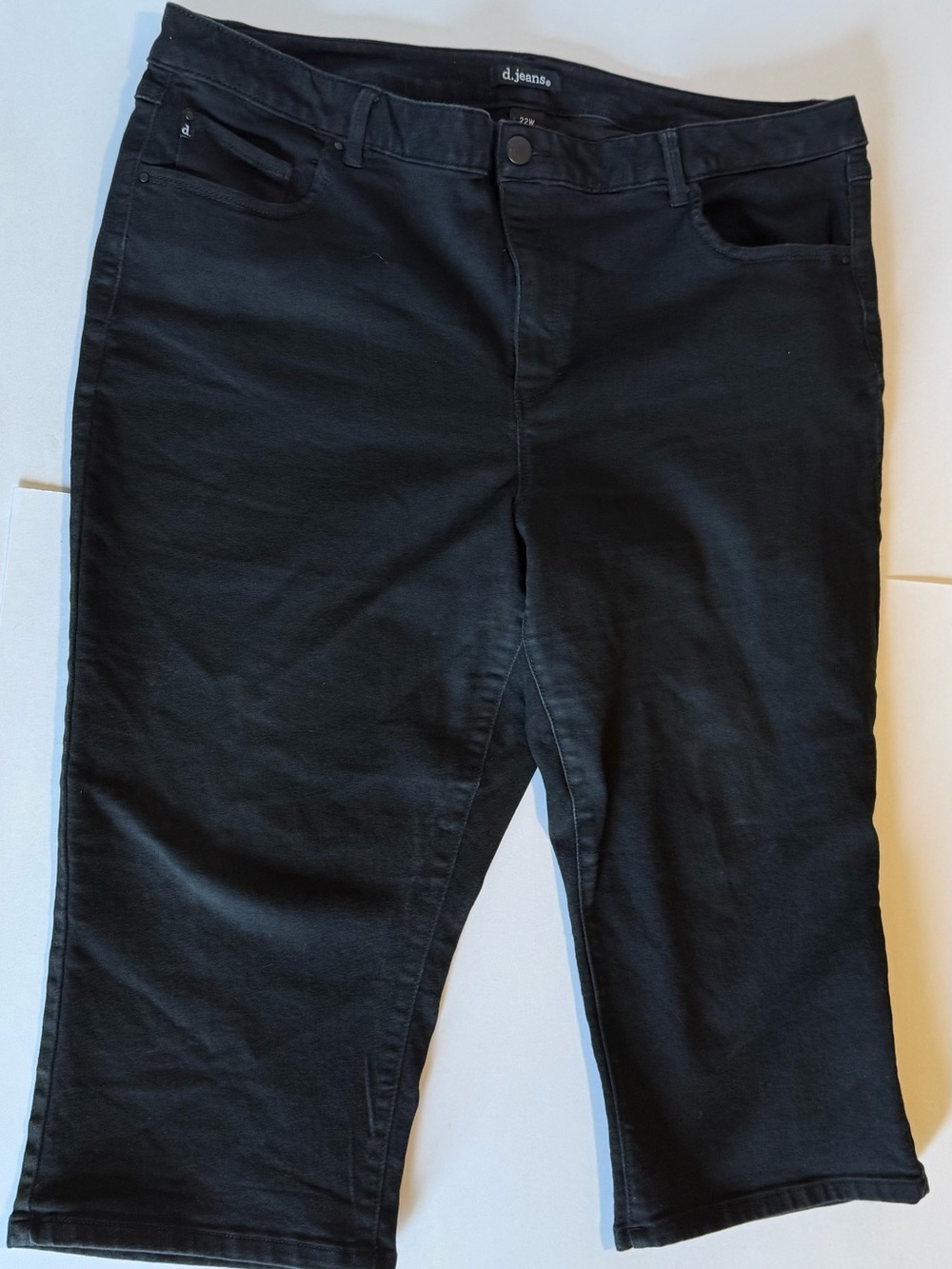 d.jeans Black Women's Capri Pants - Stretch Blend